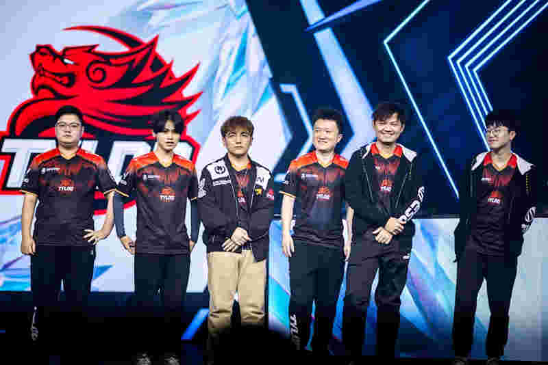 ThunderTalk Gaming 发布了阵容的第一阶段： HOYA ， Beichuan ， SeTab ， 1xn ， Feather