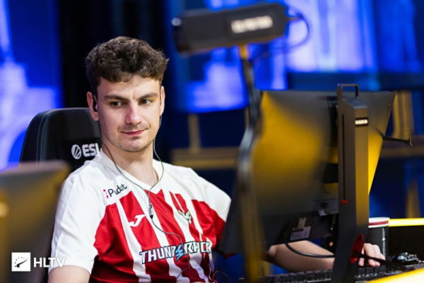 外媒LeagueOnLock在油管频道发布了2023年LPL春季赛战队排名